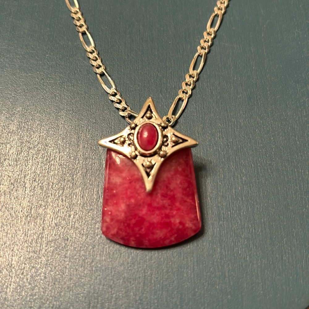 Premier Designs Silver Tone Pink Jade Pendant on a 24” 925 Necklace